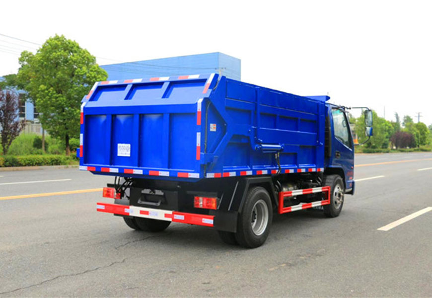 凱馬壓縮式對(duì)接垃圾車(chē)